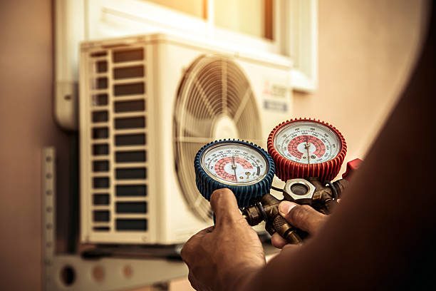 Professional Hvac technician working in Lowell, AR